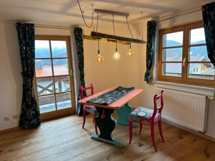 Charmante Farbenfrohe Wohnung Fuer Zwei Fischbachau Exterior photo
